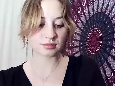 Snapshot of AdalynKiss chatting on 10/17/25, 06:53 AdalynKiss online show from 10/17/25, 06:53