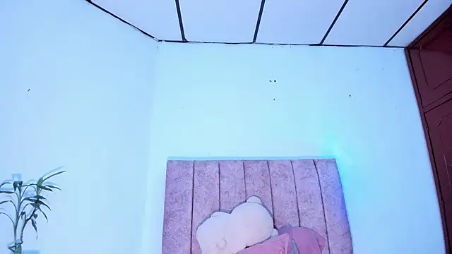 Mila 1wood online show from 05/06/26, 12:31
