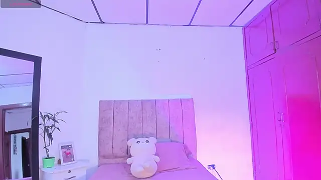 Mila 1wood online show from 07/18/26, 12:58