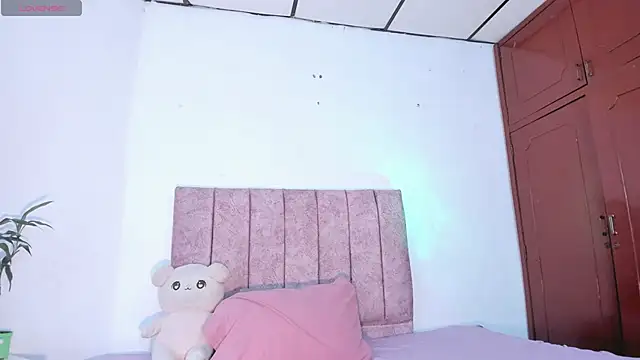 Mila 1wood online show from 04/25/26, 01:36