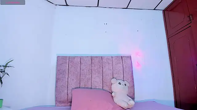 Mila 1wood online show from 05/02/26, 12:21