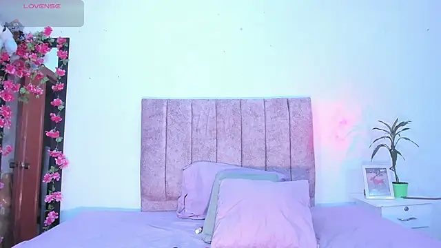 Mila 1wood online show from 02/09/26, 11:41