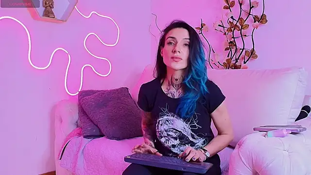 Snapshot of leblanc_eva chatting on 10/07/25, 05:03 leblanc eva online show from 10/07/25, 05:03