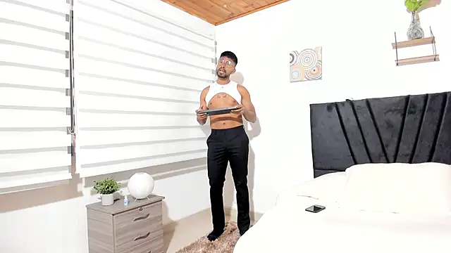 Taylormaccurdy  online show from 10/01/25, 03:16