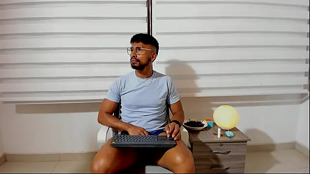 Taylormaccurdy  online show from 09/27/25, 03:51