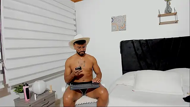 Taylormaccurdy  online show from 09/29/25, 02:55