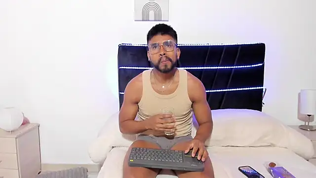 Taylormaccurdy  online show from 11/07/25, 01:48