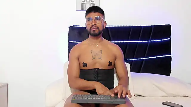 Taylormaccurdy  online show from 11/15/25, 03:05