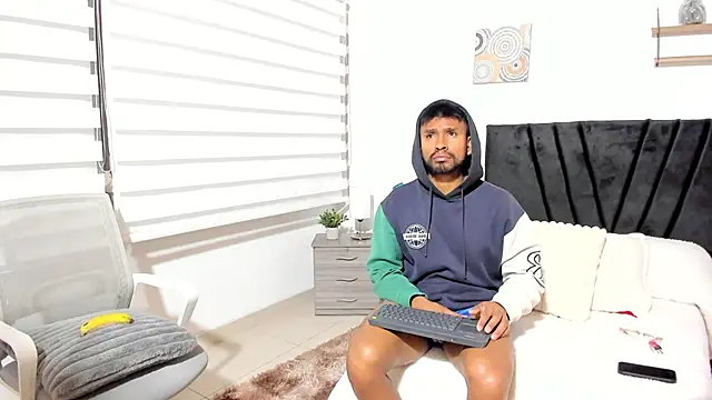 Taylormaccurdy  online show from 10/07/25, 03:24