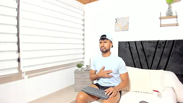 Taylormaccurdy  online show from 10/06/25, 02:51