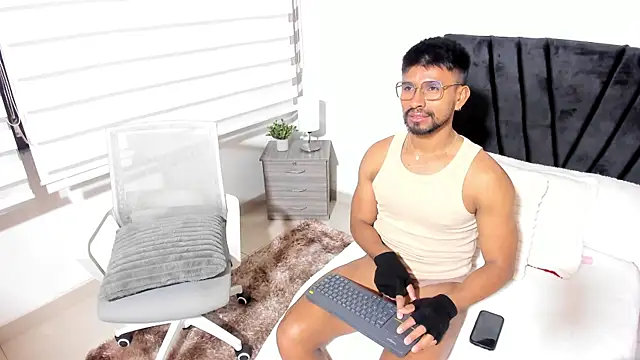 Taylormaccurdy  online show from 10/08/25, 02:51