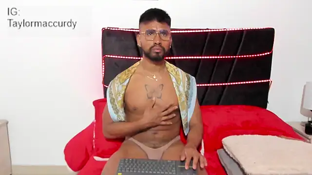 Taylormaccurdy  online show from 12/02/25, 02:30