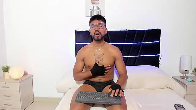 Taylormaccurdy  online show from 11/06/25, 03:16