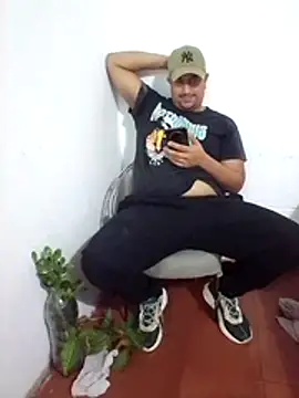 Snapshot of Tequilamaster chatting on 11/17/25, 12:31 Tequilamaster online show from 11/17/25, 12:31