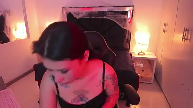 SusanVilla online show from 10/30/25, 07:44