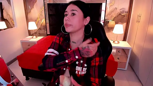 SusanVilla online show from 11/26/25, 07:36