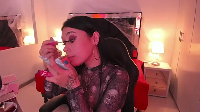 SusanVilla online show from 10/23/25, 07:34