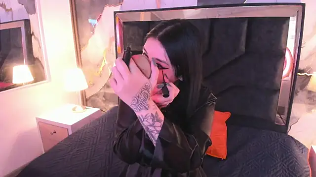 SusanVilla online show from 02/16/26, 07:45