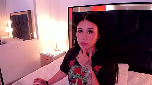 SusanVilla online show from 10/08/25, 07:58