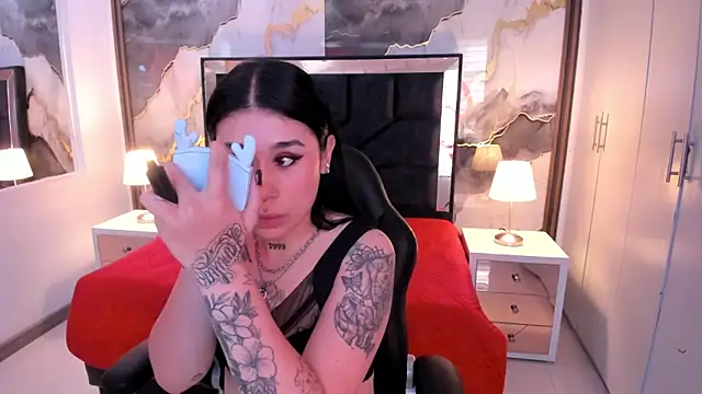 SusanVilla online show from 11/17/25, 06:12