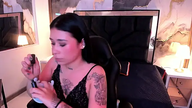 SusanVilla online show from 12/01/25, 09:26