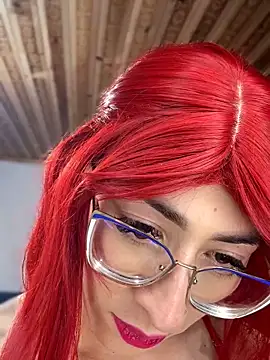 Snapshot of NICOLLE__12 chatting on 05/17/26, 04:01 NICOLLE 12 online show from 05/17/26, 04:01