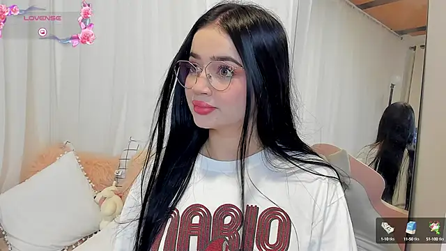 Snapshot of _miasophie_ chatting on 10/05/25, 02:24 miasophie online show from 10/05/25, 02:24