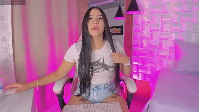 Snapshot of Scarlett_Kiiss chatting on 02/17/26, 11:51 Scarlett Kiiss online show from 02/17/26, 11:51