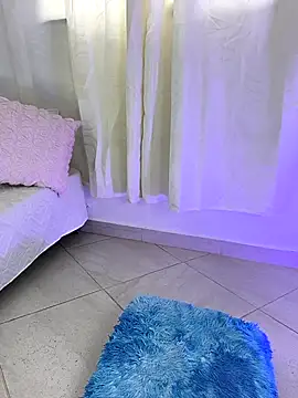 In-Ur-dreams online show from 10/14/25, 04:51