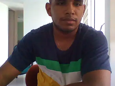 Snapshot of jesusacastrop25 chatting on 05/14/26, 04:04 jesusacastrop25 online show from 05/14/26, 04:04