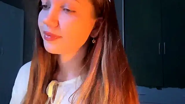 EmiIyKitty online show from 10/06/25, 07:58