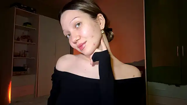 EmiIyKitty online show from 12/14/25, 06:57