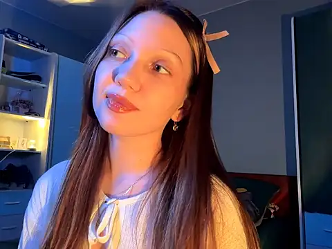 EmiIyKitty online show from 10/13/25, 07:59