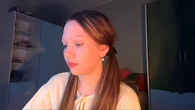 EmiIyKitty online show from 10/22/25, 08:08