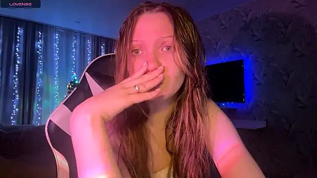 EmiIyKitty online show from 01/07/26, 08:03