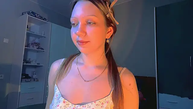 EmiIyKitty online show from 10/02/25, 07:39