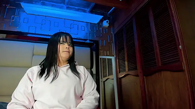 violet milleer online show from 10/12/25, 12:17