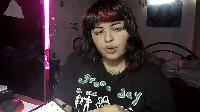 Snapshot of crucifxcked chatting on 10/18/25, 07:38 crucifxcked online show from 10/18/25, 07:38