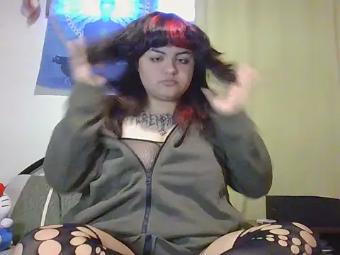 Snapshot of crucifxcked chatting on 10/17/25, 11:01 crucifxcked online show from 10/17/25, 11:01