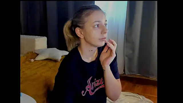 Snapshot of AnaLure chatting on 10/03/25, 06:48 AnaLure online show from 10/03/25, 06:48