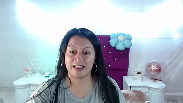 Snapshot of SaharaJohson chatting on 10/10/25, 04:13 SaharaJohson online show from 10/10/25, 04:13