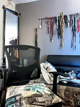 MadamLeRouge online show from 12/04/25, 02:16