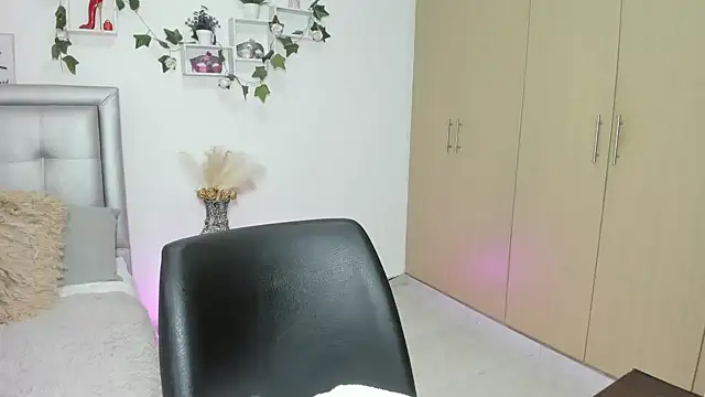 mia star 2 online show from 06/28/26, 11:38