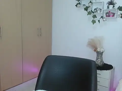 mia star 2 online show from 02/14/26, 10:04