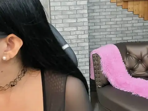 Alisonn Doll online show from 10/18/25, 01:13