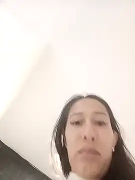 Amelia Rivas online show from 10/06/25, 01:51