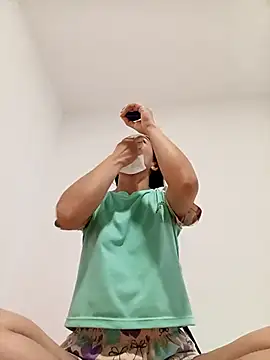 Amelia Rivas online show from 10/18/25, 02:35