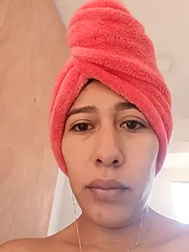 Amelia Rivas online show from 10/25/25, 02:07