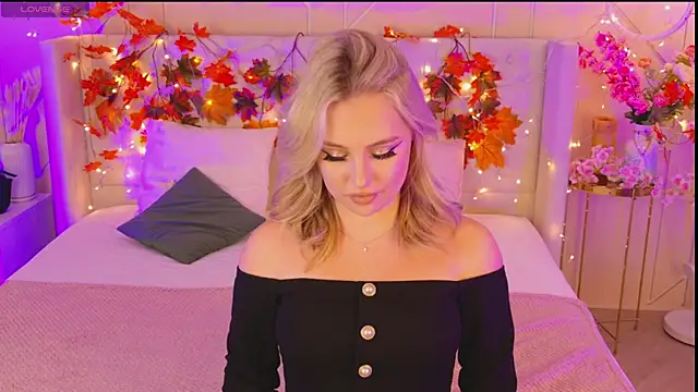 Snapshot of EllyLinn chatting on 12/01/25, 04:41 EllyLinn online show from 12/01/25, 04:41