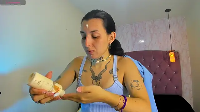 Snapshot of Iris__77 chatting on 10/25/25, 06:30 Iris 77 online show from 10/25/25, 06:30